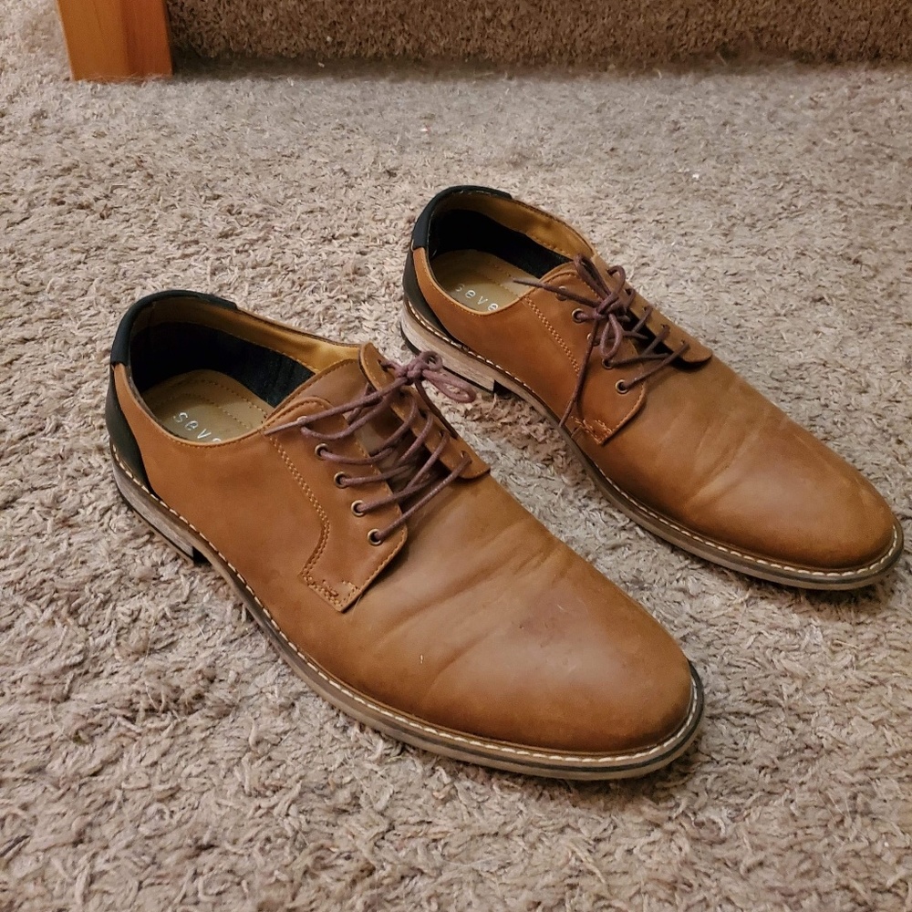 Men's dress shoes